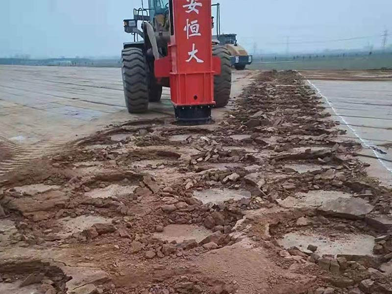 高速液壓夯實機(jī) 高速液壓夯實機(jī)